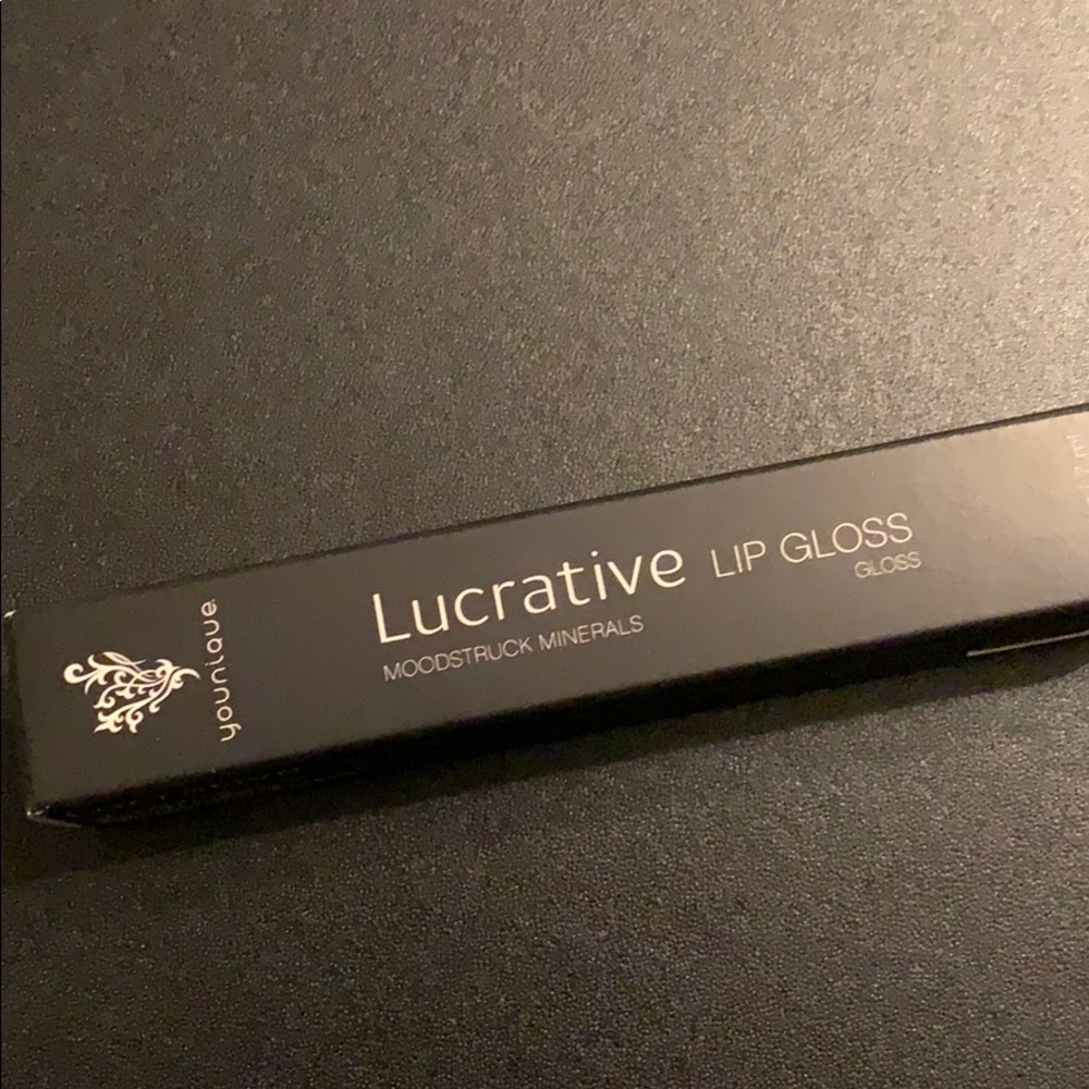 Younique lucrative lipgloss